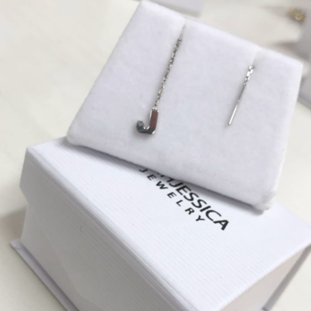Stud_LJ Letter Chain Earring Box